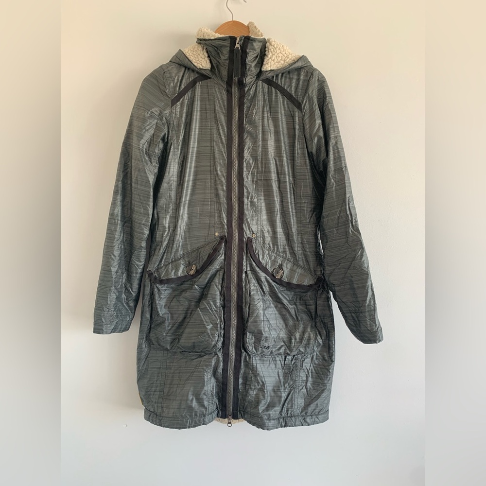 Lolë Sherpa lined hooded jacket Medium